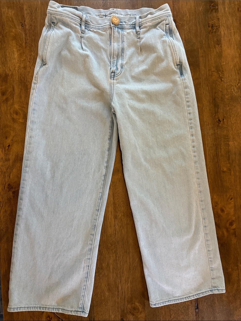 American Eagle women’s Light Blue pleated Relaxed Fit Jeans